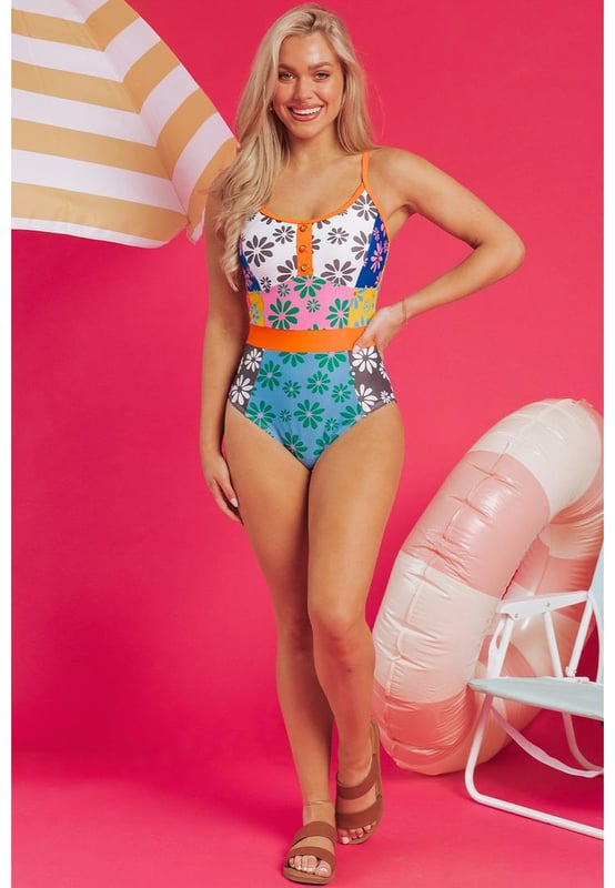 Our styles are designed with a trendy fitted look in mind following an international size standard. For the best fit we suggest choosing one size up from your usual. Be sure to check our sizing chart to find your perfect match!
  Color
  blocked design with Brazil
  inspired florals
  Contrasting trim for added detail
  Adjustable spaghetti straps for a customizable fit
  Built
  in shelf bra for support and comfort
  Ideal for summer vacation
  Available in sizes S to 2XL with high elasticity
Material: 85% Polyester 15% Elastane