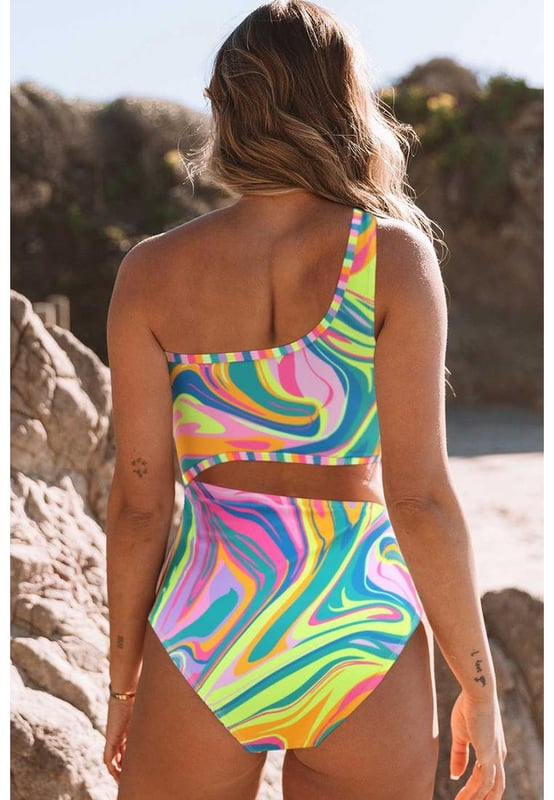 Multicolor Abstract Swirl Print Asymmetrischer Cut-Out Einteiler Badeanzug  
Modisch und auffällig mit abstraktem Wirbel-Print  
Ein-Schulter-Design für einen schickeres und sexyeres Aussehen  
Cut-Out-Design für eine sexy Kurve  
Sexy Strandkleider und Überwürfe erhältlich für einen kompletten Look  
Dropship Einteiler Badeanzüge erhältlich im schicken Boho-Vibe mit wunderschönen Mustern  
Erhältlich in den Größen S, M, L und XL  
Hohe Elastizität für eine bequeme Passform  
Bitte beachten Sie die Größentabelle für die genaue Größenbestimmung  
Material: 85% Polyester, 15% Elastan
