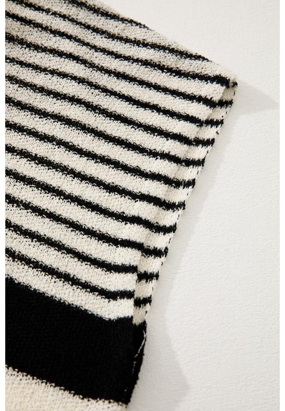 Our styles are designed with a trendy fitted look in mind following an international size standard. For the best fit we suggest choosing one size up from your usual. Be sure to check our sizing chart to find your perfect match!
  Stylish patterned design with mixed stripes
  Round neck
  Relaxed silhouette
  Sleeveless knit
  High
  quality materials
  Stylish and comfortable
  Effortless elegance
  Versatile addition to any wardrobe