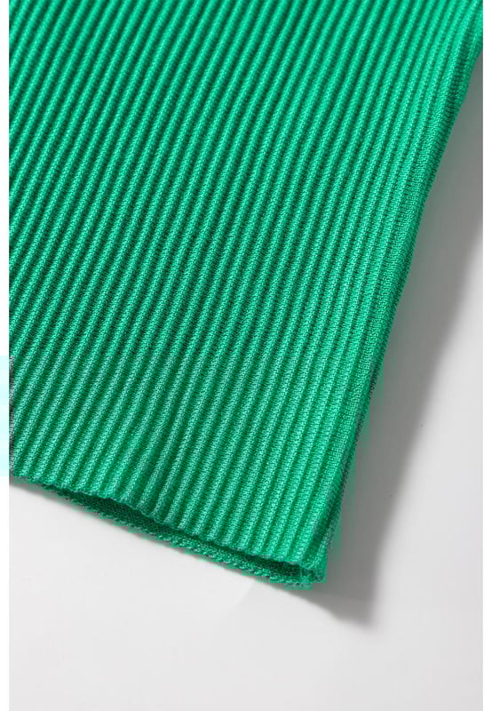 Nuestros estilos están diseñados con una apariencia ajustada y moderna siguiendo un estándar internacional de tallas. Para el mejor ajuste, sugerimos elegir una talla más de la que usualmente usas. ¡Asegúrate de consultar nuestra tabla de tallas para encontrar tu combinación perfecta!
  Diseño de punto acanalado elegante para un look a la moda
  Detalle único de criss-cross que añade un toque chic
  Estilo halter que favorece
  Silueta recta que realza tu figura
  Alta elasticidad para un ajuste cómodo
  Disponible en tallas S a XL
Material: 100% Viscosa