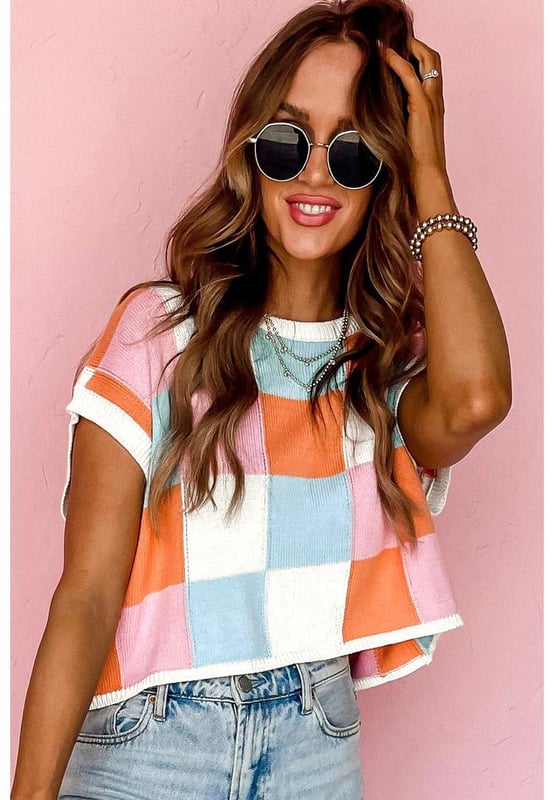 Nuestros estilos están diseñados con un look ajustado y moderno, siguiendo un estándar de tallas internacional. Para el mejor ajuste, te sugerimos elegir una talla más de la habitual. ¡Asegúrate de revisar nuestra tabla de tallas para encontrar tu combinación perfecta!
  Top ligero de punto con un ajuste cuadrado
  Diseño a la moda y relajado
  Estampado a cuadros ideal para estilos variados
  Estilo de mangas escalonadas con un toque romántico
  Combina bien con jeans para un look casual y chic
Material: 100% Viscosa