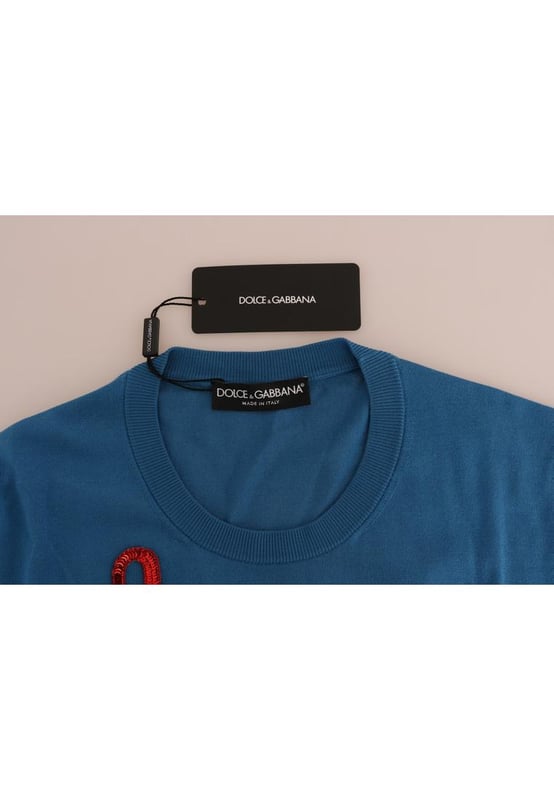 Marca: Dolce & Gabbana.
  Material: 100% seda.
  Color: Azul.
  Motivo: Lentejuelas rojas El amor es el bordado Capri.
  Coleccion: Cuento de hadas.
  Fabricado en Italia.
  Detalles del logotipo.
