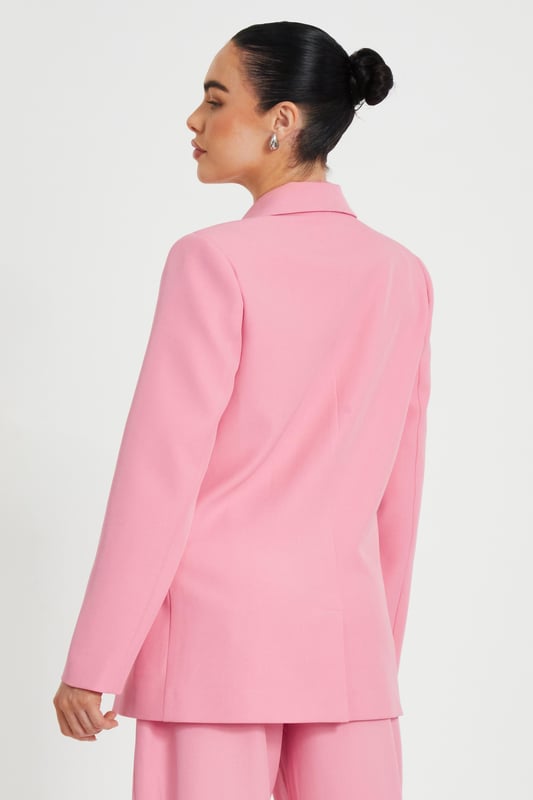 - Woven finish - Lapel neckline - Single breasted - Long sleeves - Model height: 5'3" - Model wears uk 6 / us 2 / eur 34 - Always check the wash care label - Cool hand wash with mild detergent