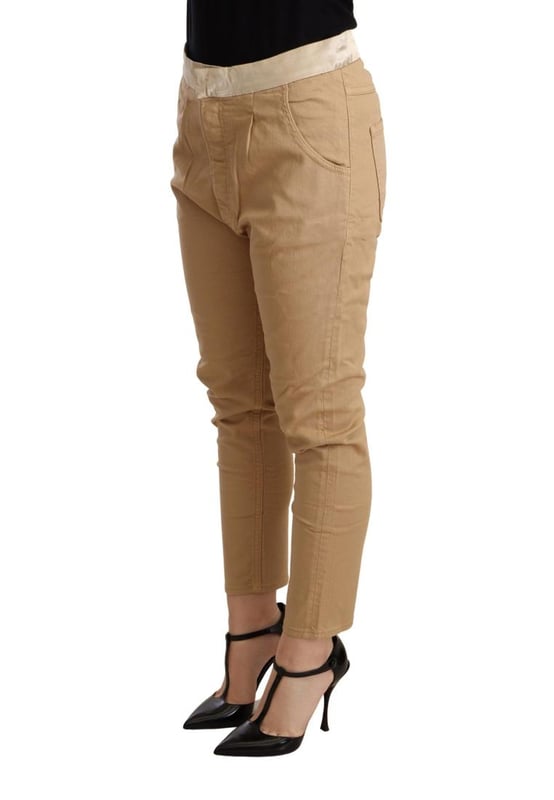 Merk: CYCLE
  Kleur: Beige
  Stijl: Slim fit skinny broek met middelhoge taille
  Materiaal: 98% Katoen 2% Elastaan
  Sluiting: Rits en knoop
  Details van het logo
  100% authentiek
  Nieuw met tags