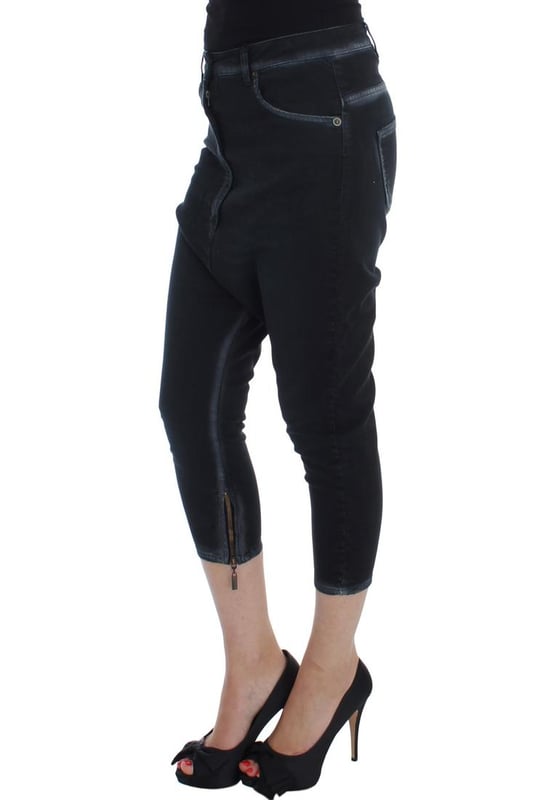Solo jeans Cavalli.
  A estrenar con etiquetas.
  Vaqueros 100% autenticos de JUST CAVALLI.
  Ajuste: holgado relajado.
  Color: Azul.
  Material: 98% algodon 2% elastano.
  Mosca: Mosca con cremallera.
  Dos bolsillos delanteros y bolsillos traseros.
  Detall.