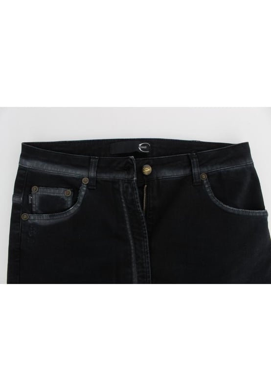 Solo jeans Cavalli.
  A estrenar con etiquetas.
  Vaqueros 100% autenticos de JUST CAVALLI.
  Ajuste: holgado relajado.
  Color: Azul.
  Material: 98% algodon 2% elastano.
  Mosca: Mosca con cremallera.
  Dos bolsillos delanteros y bolsillos traseros.
  Detall.
