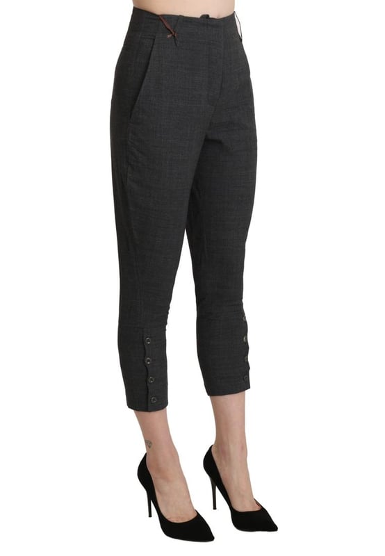 Gorgeous brand new with tags
  100% Authentic Ermanno Scervino Pants
  Made in Italy
  High waist capri cropped design
  Zipper closure
  Logo details
  Made of high
  quality cotton material
  Perfect for women who appreciate high fashion and Italian craftsmanship