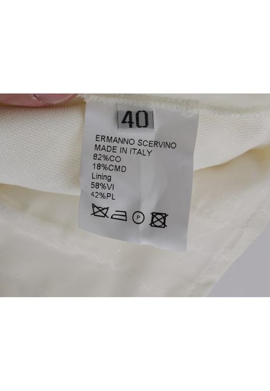 100% Authentic Ermanno Scervino Regular Fit Pants
  Brand new with tags
  Color: White
  Modell: Regular Fit
  Made in Italy
  Material: 82% Cotton 18% CMD
