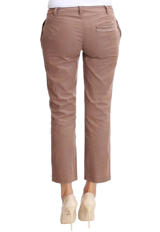 Costume National Women's Brown Cropped Corduroys Pants Brand: Costume National CNC
Condition: Brand New with Tags
Style: Cropped Corduroy Pants
Color: Brown
Material: Cotton Elastane
Closure: Zipper Fly
Pockets: Two Front and Two Back Pockets
Logo Details: Costume National CNC
Origin: Made in Italy
Gender: Women