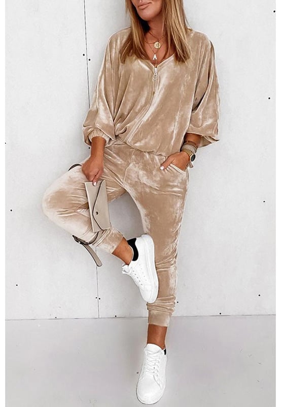 Parchment Velvet Zipped Top and Joggers Two Piece Set
  Includes zipped top and joggers
  Top features zip fastening long sleeves and round neck
  Joggers have elasticated waistband and ribbed cuffs
  Soft velvet fabric for comfort and style
  Versatile set suitable for both men and women
Material: 95% Polyester 5% Elastane