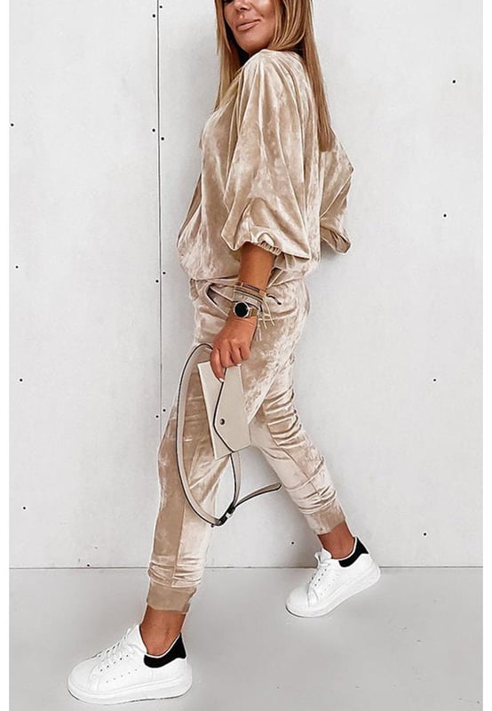 Parchment Velvet Zipped Top and Joggers Two Piece Set
  Includes zipped top and joggers
  Top features zip fastening long sleeves and round neck
  Joggers have elasticated waistband and ribbed cuffs
  Soft velvet fabric for comfort and style
  Versatile set suitable for both men and women
Material: 95% Polyester 5% Elastane