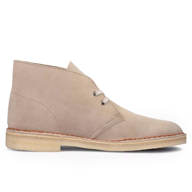 Especificaciones: Zapatos de vestir en gamuza de primera calidad, con la icónica suela de crepé de origen sustentable y etiqueta de cuero con el logo de Clarks grabado Parte superior: Gamuza Cordones: Con cordones Tipo de suela: Suela con tacón elevado