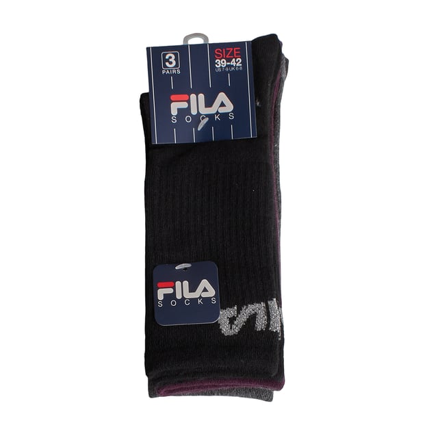 Diseñadas para brindar comodidad sin sacrificar el estilo, estas medias altas para mujer de Fila destacan por su aspecto vintage y su logo bordado. Ideales para el uso diario, actividades deportivas o simplemente para añadir un toque urbano a tu atuendo.

Detalles:
- Composición con un alto porcentaje de algodón que proporciona suavidad natural y transpirabilidad.
- Logo de Fila bordado en la parte superior.
- Diseño de caña alta con canalé.
- Estilo deportivo.
- Variedad de colores y tallas.
- Costuras planas.
- Tejido elástico.
- Paquete de 3 pares.

Una elección ideal para mujeres que buscan medias cómodas y distintivas, fabricadas con materiales de calidad. Perfectas para el uso diario, añadir estilo o completar un look casual deportivo.
Composición: 64% algodón, 34% poliéster, 2% elastano.
Cuidado:
Lavado a máquina a un máximo de 30°C.
No usar blanqueador ni blanqueadores.
No planchar.
No limpiar en seco.
Secar al aire o en secadora a baja temperatura.