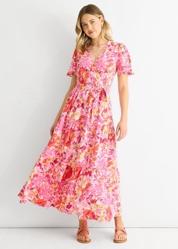Este vestido midi presenta un impresionante diseño floral rojo que te hará destacar entre la multitud. Su estilo envolvente y cintura con cinturón crean una silueta favorecedora, mientras que el largo midi añade un toque de sofisticación. Perfecto para cualquier ocasión, este vestido no puede faltar en tu armario.