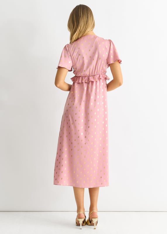 Eleva tu vestuario con este impresionante vestido midi con escote en V en color rubor metalizado. El lujoso color rubor, el favorecedor escote en pico y el llamativo diseño metalizado hacen de este vestido una prenda imprescindible para cualquier ocasión especial. Confeccionado con materiales de alta calidad, este vestido irradia elegancia y sofisticación. Completa tu look con este elegante vestido midi.