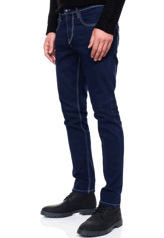 Rusty Neal herenjeans
 
Pasvorm: Slim Fit
Materiaal: 74% Cotton, 15% Polyester, 9% Viskose, 2% Spandex (STRETCH)
Gewicht: 700 g
Land van herkomst: Bangladesch
 
TEVREDENHEIDSGARANTIE: U kunt bij ons zonder risico kopen, wij accepteren retourzendingen zonder opgaaf van reden en storten uw geld binnen de kortst mogelijke termijn terug. Onze bedrijfsfilosofie is nog steeds: "De klant is koning". Ons doel is om te allen tijde de best mogelijke service te bieden, met het hoofdkantoor in Duitsland.
PRODUCTIE: Als oprichter en fabrikant ontwerpen en produceren wij onze producten autonoom van A tot Z als familiebedrijf. Hierdoor kunnen wij kwaliteit en een optimale prijs-kwaliteitverhouding garanderen. Gefabriceerd onder eerlijke arbeidsomstandigheden met hoogwaardige materialen die zorgvuldig zijn verwerkt (geen chemische geur). Tijdloos design uit het land van herkomst: Bangladesch
PASVORM: Deze jeans zijn gemaakt van een hoogwaardige en soepele katoenmix en staan ​​garant voor een absoluut comfortabele pasvorm met een feelgoodfactor. Ons model is 1,85 m lang, weegt ruim 80 kg en draagt ​​maat 32/32 (lengte: 32/breedte: 32). Aangepast aan de Europese markt, bieden wij deze jeans aan in de volgende pasvorm: Slim Fit
GELEGENHEID: Of het nu lente/zomer of herfst/winter is, deze jeans zijn allround en zitten altijd comfortabel. Ze krassen niet dankzij de hoogwaardige materialen en afwerking. Het tijdloze en toch moderne design garandeert een stijlvolle verschijning, zowel op kantoor of bij zakelijke bijeenkomsten, als casual in de middag of als een mooie accent op een feest of andere gelegenheid.
MACHINEWASBAAR: Dankzij de hoogwaardige verwerking van de materialen is er geen sprake van kleurverlies na het wassen en is krimpen van de jeans geen probleem meer! Kwaliteit die de tand des tijds doorstaat, zelfs na talloze wasbeurten!