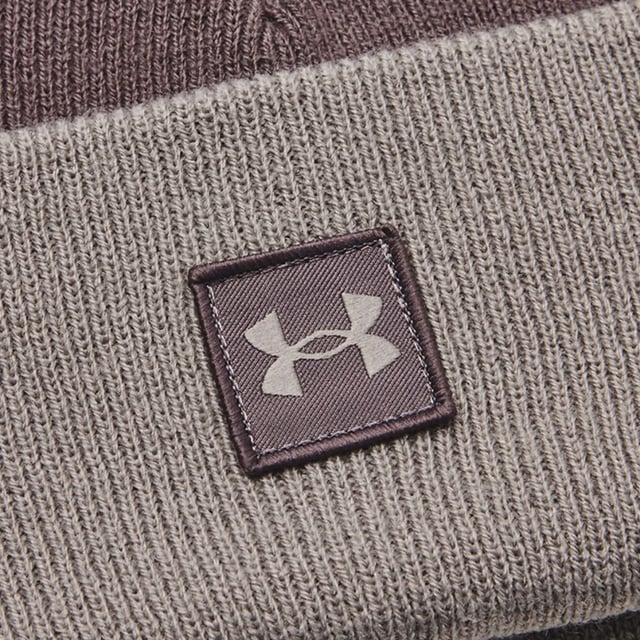 Under Armour Heren Halftime Shallow Cuffed Beanie (Grijs) 100% acryl. Ontwerp: Logo, eenvoudig. Stoftechnologie: Lichtgewicht, Vochtafvoerend, Zacht. Opgedraaid manchet. Geweven Patch.