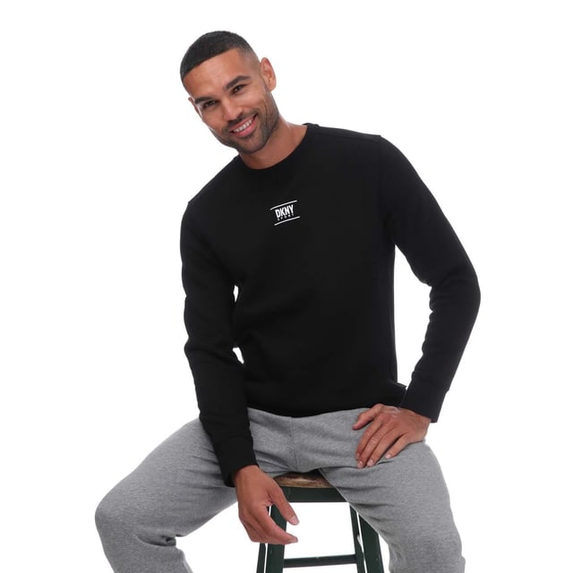 72% Baumwolle, 28% Polyester. Design: Logo, Unifarben. Saum: gerippt, Gerade. Rundhalsausschnitt. Langärmlig. Bündchen: gerippt. Zum Überziehen. S: 92,71 cm. M: 98 cm. L: 105,5 cm. XL: 113 cm. XXL: 118,11 cm.