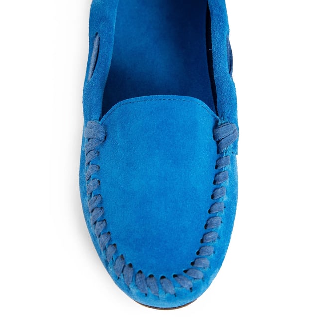 - Composición: 100% cuero de becerro - Interior: Cuero - Plantilla: Cuero - Suela: Cuero - Punta redonda - Detalle de cuero - Plantilla con marca - Efecto ante - Diseño sin cordones - Hecho en Italia - Género: MUJERES -
