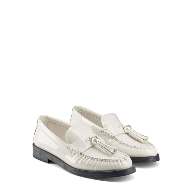 Jimmy Choo Addie Pearl leren loafers '- Samenstelling: 100% kalfsleer - Binnenkant: Leer - Binnenzool: Leer - Zool: Rubber - Ronde neus - Patent-effect - Franjes aan de bovenkant - Instapmodel - Kenmerkende parelversiering - Gemaakt in Italië - Geslacht: VROUWEN -