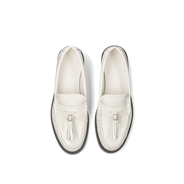 Jimmy Choo Addie Pearl leren loafers '- Samenstelling: 100% kalfsleer - Binnenkant: Leer - Binnenzool: Leer - Zool: Rubber - Ronde neus - Patent-effect - Franjes aan de bovenkant - Instapmodel - Kenmerkende parelversiering - Gemaakt in Italië - Geslacht: VROUWEN -