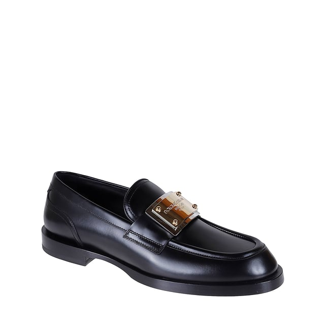 – Zusammensetzung: 100 % Kalbsleder – Innenmaterial: Leder – Innensohle: Leder – Sohle: Leder – Runde Zehenpartie – Slipper – Logo-Plakette oben – Hergestellt in Italien – Geschlecht: HERREN –