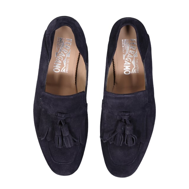 - Composición: 100% piel de becerro - Interior: Piel - Plantilla: Piel - Suela: Caucho - Puntera redonda - Slip on - Detalles de flecos en la parte superior - Made in Italy - Gender: HOMBRE -