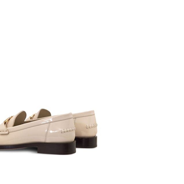 - Composición: 100% piel de becerro - Interior: Piel - Plantilla: Piel - Suela: Piel - Puntera redonda - Efecto charol - Logotipo dorado - Slip-on design - Made in Italy - Gender: MUJER -