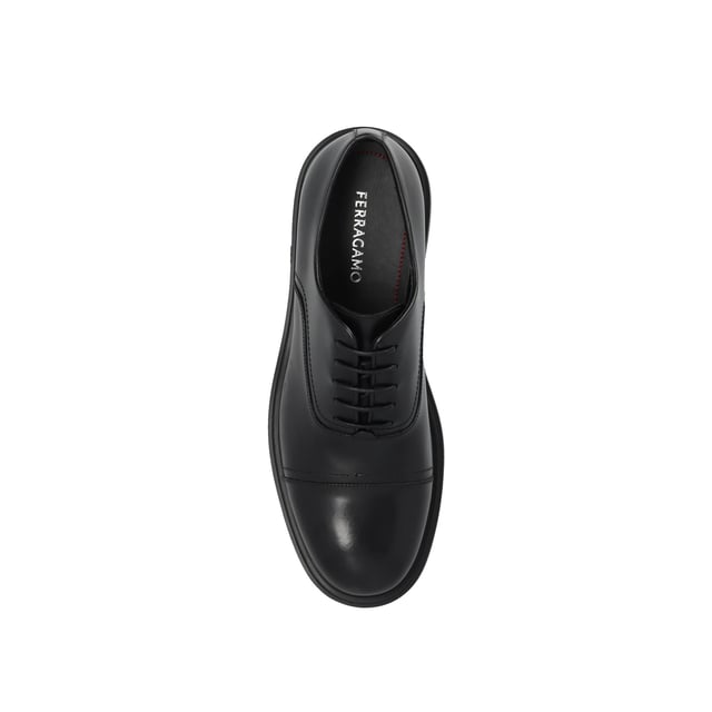 - Composición: 100% piel de becerro - Interior: Piel - Plantilla: Piel - Suela: Caucho - Puntera redonda - Plantilla con la marca - Cierre frontal con cordones - Made in Italy - Gender: HOMBRE -