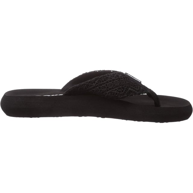 De originele Rocket Dog casual flip-flop, perfect voor een gemakkelijke winderige dag. Een laag, lichtgewicht platform maakt deze teenslipper comfortabel om de hele dag te dragen.. Perfect voor dag tot nacht. Kenmerken laag zwart lichtgewicht platform. Haak bovenzijde. EVA-zool voor duurzaamheid.