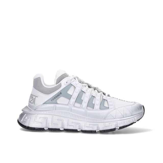 - Material: 100 % Kalbsleder - Innen: Stoff - Innensohle: Stoff - Laufsohle: 100 % Gummi - Runde Zehenform - Schnürverschluss - Gepaneeltes Design - Optisch weißes Kalbsleder - Markanter Logo-Patch-Details auf der Zunge - Geprägte Fersenkappe - Hergestellt in Italien - Geschlecht: HERREN -