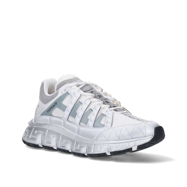 - Material: 100 % Kalbsleder - Innen: Stoff - Innensohle: Stoff - Laufsohle: 100 % Gummi - Runde Zehenform - Schnürverschluss - Gepaneeltes Design - Optisch weißes Kalbsleder - Markanter Logo-Patch-Details auf der Zunge - Geprägte Fersenkappe - Hergestellt in Italien - Geschlecht: HERREN -