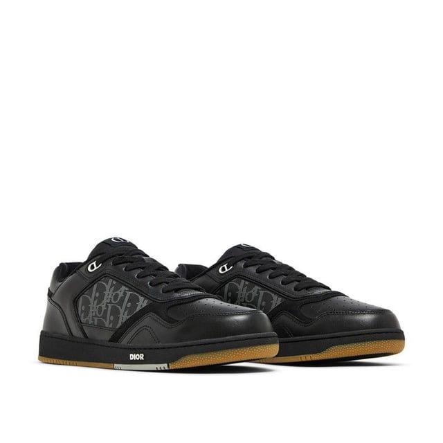 '- Composition: 100% calf leather - Inner: Fabric - Insole: Leather - Sole: Rubber - Round toe - Perforated detail - Front lace-up closure - Side iconic logo monogram - Made in Italy - Gender: MEN -