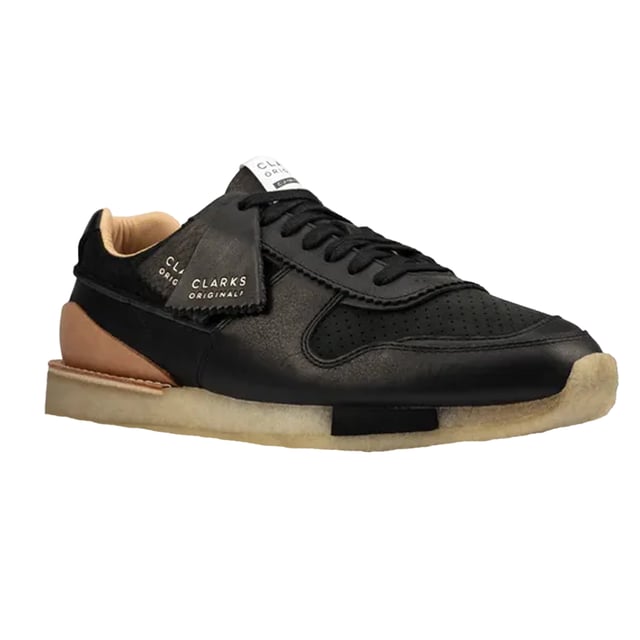 Marke: Clarks. Obermaterial: Leder, Perforiert. Futterstoff: Lammfell, Weich. Laufsohle: Krepp, EVA. Ösen: 7. Gewebetechnik: Flexibel, Leicht. Absatz: Flach. Niedrig geschnitten. Design: Unifarben. Zehenstil: Rund. Zum Schnüren.
