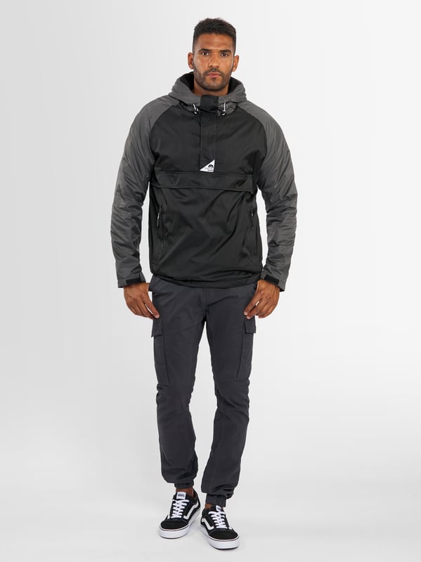 Arctic Seven Rain Jacket para hombre: chaqueta repelente al viento y al agua con forro polar

Este chubasquero de alta calidad de Arctic Seven combina protección contra la humedad y el frío gracias al material repelente al agua Dry Tex - 3000 y al cálido forro polar. Ligero, cómodo y funcional, ideal para los días lluviosos y frescos.

Repelente al viento y al agua: material superior de nailon robusto

Totalmente forrado de vellón: te mantiene cómodamente abrigado, incluso en las mangas y la capucha

Cuello de cierre alto y puños ajustables: protección óptima contra el viento

Dos bolsillos laterales con cremallera - interior con forro polar para las manos calientes

Capucha con cordón, también forrada con vellón en el interior

Media cremallera - para facilitar la colocación

Mano de obra detallada: sutil estampado Arctic Seven y parche con el logotipo

Material:

Material exterior: 100% nailon

Material interior: 100% poliéster (con forro polar cálido)