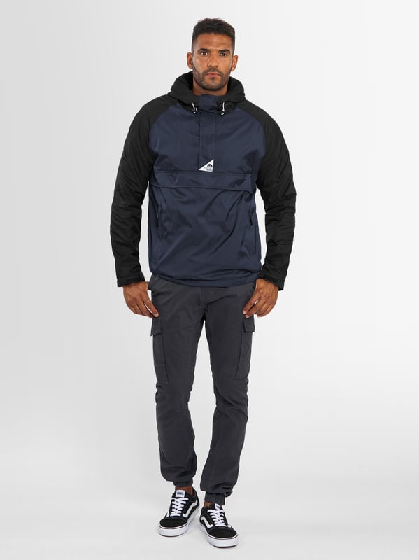 Arctic Seven Rain Jacket para hombre: chaqueta repelente al viento y al agua con forro polar

Este chubasquero de alta calidad de Arctic Seven combina protección contra la humedad y el frío gracias al material repelente al agua Dry Tex - 3000 y al cálido forro polar. Ligero, cómodo y funcional, ideal para los días lluviosos y frescos.

Repelente al viento y al agua: material superior de nailon robusto

Totalmente forrado de vellón: te mantiene cómodamente abrigado, incluso en las mangas y la capucha

Cuello de cierre alto y puños ajustables: protección óptima contra el viento

Dos bolsillos laterales con cremallera - interior con forro polar para las manos calientes

Capucha con cordón, también forrada con vellón en el interior

Media cremallera - para facilitar la colocación

Mano de obra detallada: sutil estampado Arctic Seven y parche con el logotipo

Material:

Material exterior: 100% nailon

Material interior: 100% poliéster (con forro polar cálido)