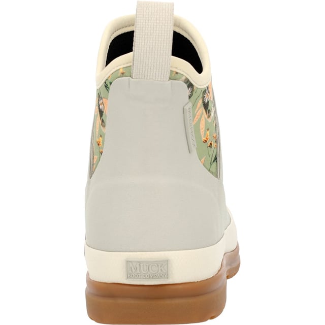 Muck Originals ist eine Kollektion von leichten, aber dennoch wesentlichen Schuhen. Volle Neoprenstiefel sind in weichem, handgefertigtem Gummi eingewickelt für Komfort. Geformte PU-Fußbetten mit einer Schicht aus Memory-Schaum bieten maximalen Komfort unter den Füßen.