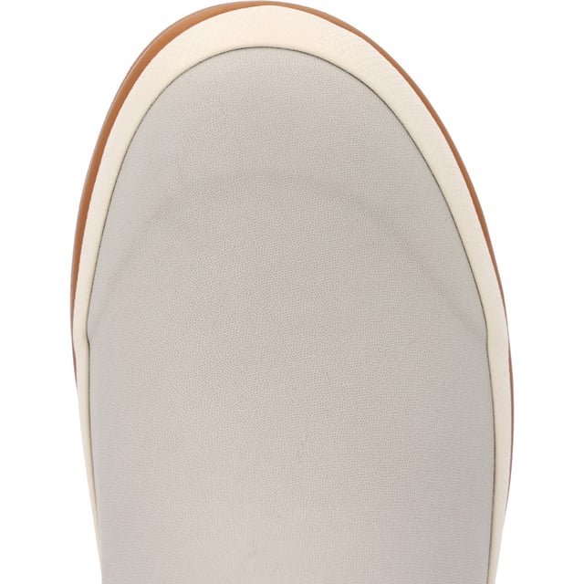 Muck Originals ist eine Kollektion von leichten, aber dennoch wesentlichen Schuhen. Volle Neoprenstiefel sind in weichem, handgefertigtem Gummi eingewickelt für Komfort. Geformte PU-Fußbetten mit einer Schicht aus Memory-Schaum bieten maximalen Komfort unter den Füßen.