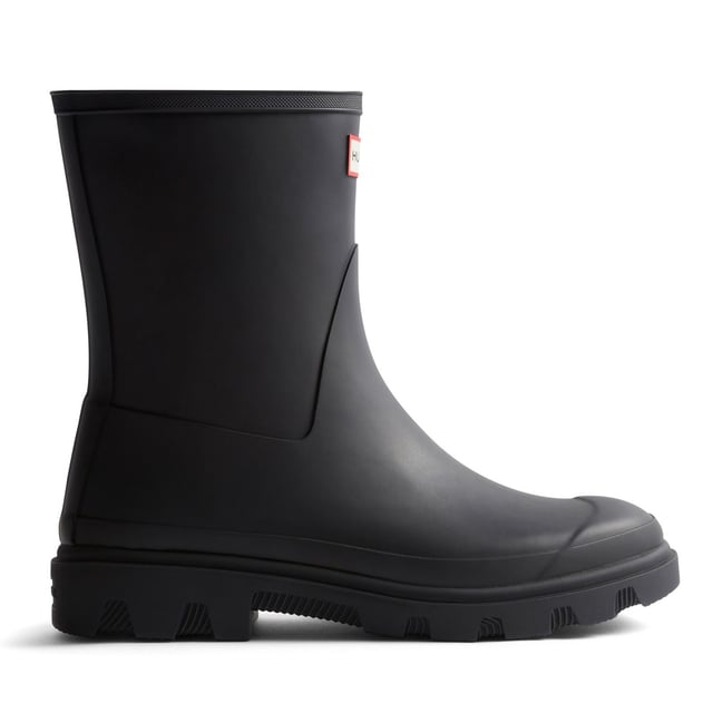 Introducing the Downpour Short Boot, with a sleek upper design and moulded lightweight rubber construction, this boot is finished with our heritage top binding. The unique tread allows for outsole traction when walking.
