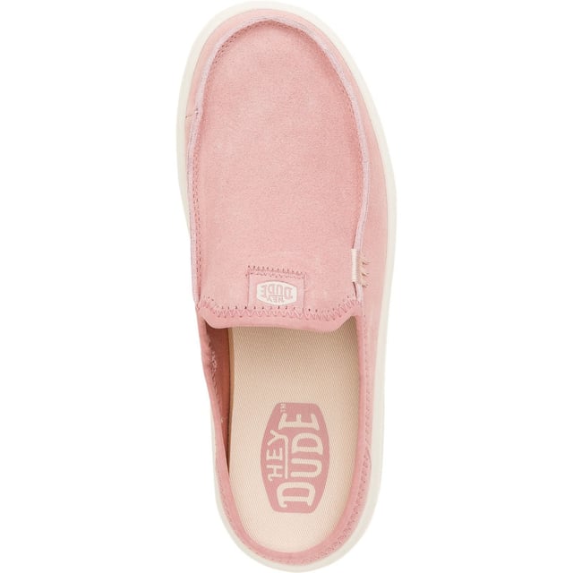 Crafted in suede and with a light-as-air platform outsole, Austin Lift Classic keeps your style riding high. Complete with a raised heel and four wear-anywhere colours.