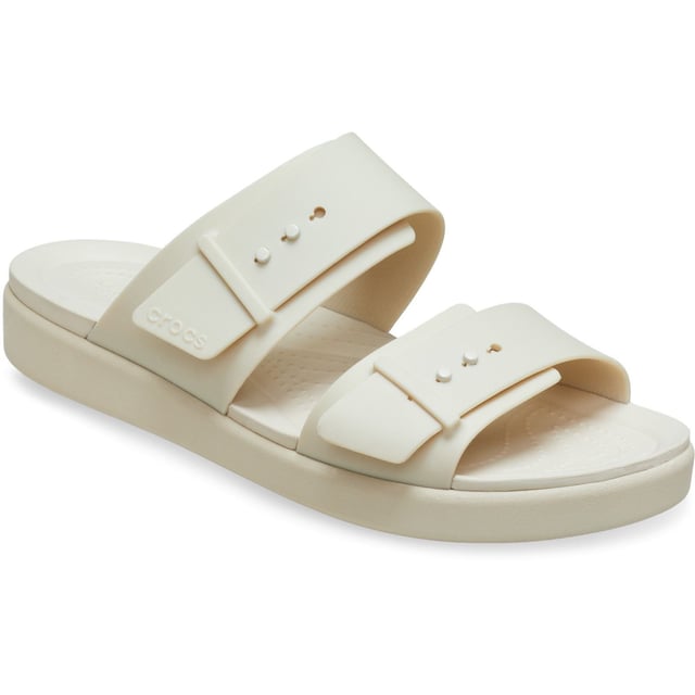 De twee verstelbare banden op de Brooklyn Sandal Low Wedge bieden je een uitstekende pasvorm en veelzijdige styling. De lichtgewicht constructie en comforttechnologie van Crocs Brooklyn stellen je in staat om vol vertrouwen van werk naar ontspanning te gaan, zonder gedoe.