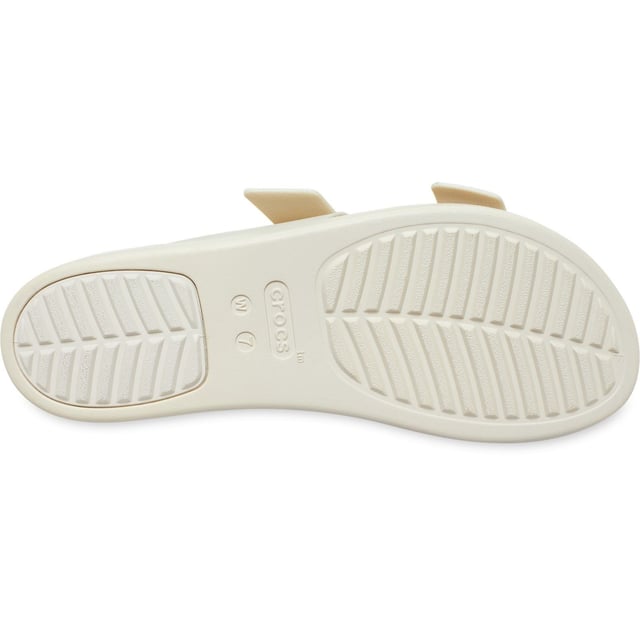 De twee verstelbare banden op de Brooklyn Sandal Low Wedge bieden je een uitstekende pasvorm en veelzijdige styling. De lichtgewicht constructie en comforttechnologie van Crocs Brooklyn stellen je in staat om vol vertrouwen van werk naar ontspanning te gaan, zonder gedoe.