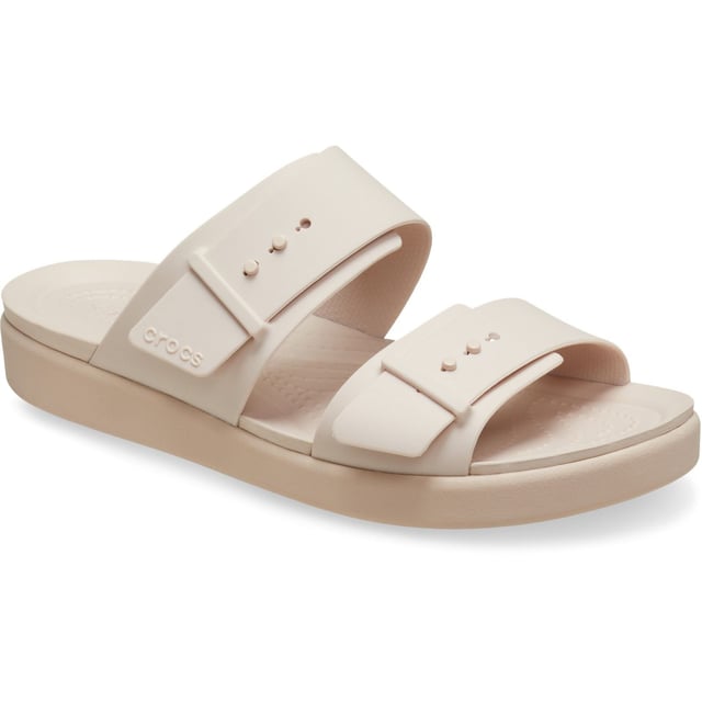 The two adjustable straps on the Brooklyn Sandal Low Wedge provide you with excellent fit and versatile styling. Crocs Brooklyn's lightweight construction and comfort technology allow you to move confidently from work to play without a fuss.