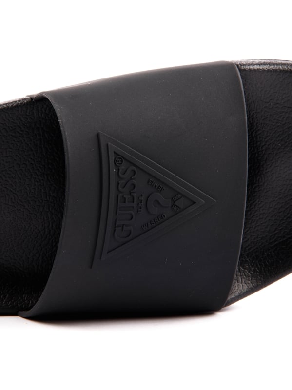 Guess Tokyom Herren Pantoletten Schwarz Synthetik. Authentischer Schuh der Marke Guess - Streetwear/Sportswear Design von Guess - Guess für modebewusste Männer, perfekt für den Alltag - Die schwarzen Guess Pantoletten lassen sich ideal mit dem Rest Ihrer Garderobe kombinieren - Bequeme Synthetikmaterial - Klassische Schnalle - Tokyom - Synthetik