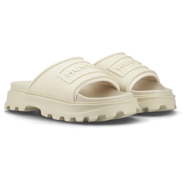 Ontspan in stijl met de Dames Moulded Stacked Sliders, voorzien van een lichtgewicht EVA-voetbed dat is gevormd naar de vorm van de voet voor uitzonderlijk comfort en ondersteuning.
