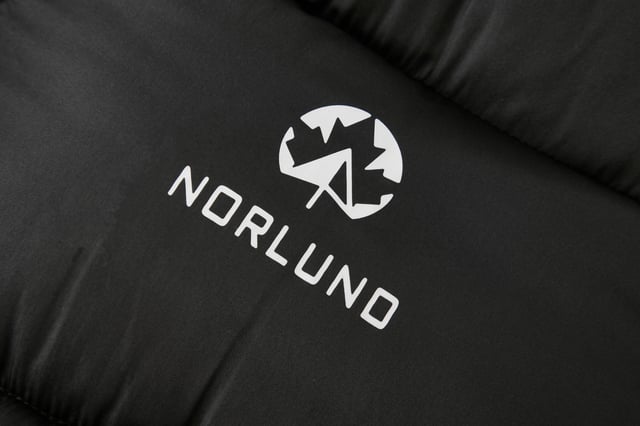 Norlund Dale voor heren. De warme parka is gemaakt van hoogwaardig polyester en heeft een warme binnenvoering. Ideaal voor de koude wintermaanden.  Merk: NorlundModelnaam: Parka DaleCategorie: winterjas herenMaterialen: polyesterKleur: zwart