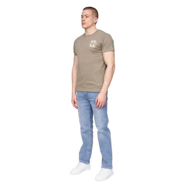 98% Cotton, 2% Elastane. Design: Plain. Pockets: 2 Side Pockets, 2 Back Pockets, 1 Coin Pocket. Fastening: Button, Zip Fly. Fabric Technology: Durable. Belt Loops, Branded Eyelets, Rubber Label. Fit: Straight.