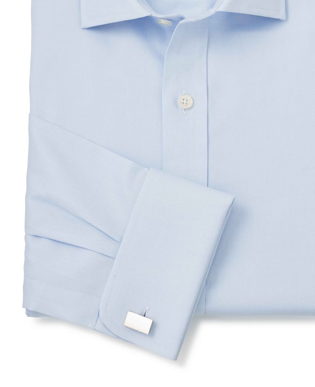 Crafted from 100% BCI cotton woven with a fine twill structure, this sky blue formal shirt has been cut to a slim fit that'll tuck neatly into your choice of trousers. A must-have for any wardrobe, it comes complete with a crisp cutaway collar and stylish double cuffs.