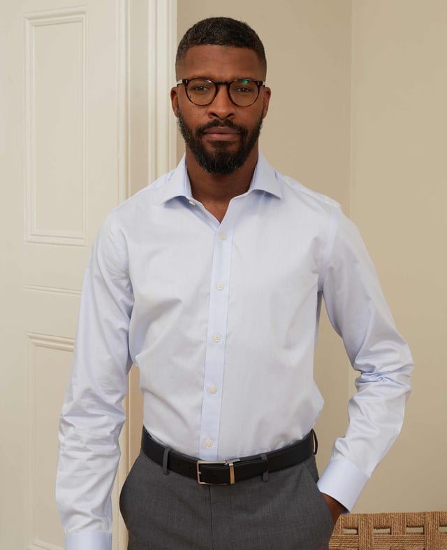 Crafted from 100% BCI cotton woven with a fine twill structure, this sky blue formal shirt has been cut to a slim fit that'll tuck neatly into your choice of trousers. A must-have for any wardrobe, it comes complete with a crisp cutaway collar and stylish double cuffs.