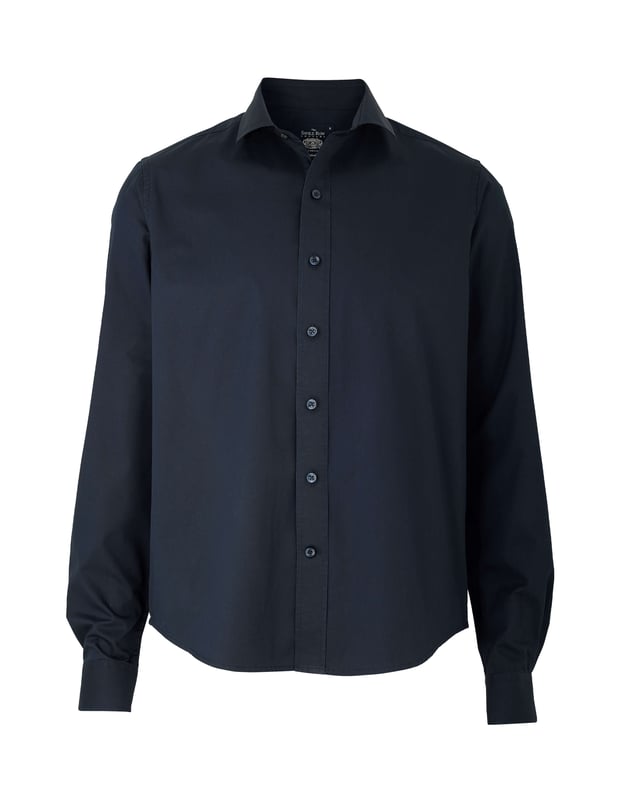 A navy slim fit shirt made from 100% BCI cotton washed fine twill fabric designed to soften with each wear. Perfectly tailored for a flattering fit for all builds. Thr shirt has a curl resistant cutaway collar, with an integral and removable collar stay.